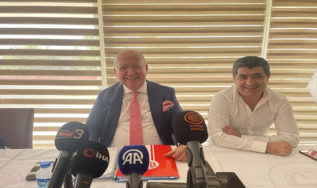 Antalyaspor Vakfı Başkanı Gültekin Gencer, gazetecilerle bir araya geldi: Antalyaspor Vakfı Başkanı Gültekin Gencer, gazetecilerle bir araya geldi: