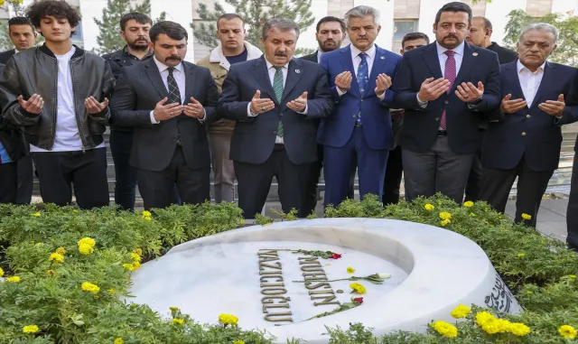BBP Genel Başkanı Destici, Muhsin Yazıcıoğlu’nun kabrini ziyaret etti BBP Genel Başkanı Destici, Muhsin Yazıcıoğlu’nun kabrini ziyaret etti
