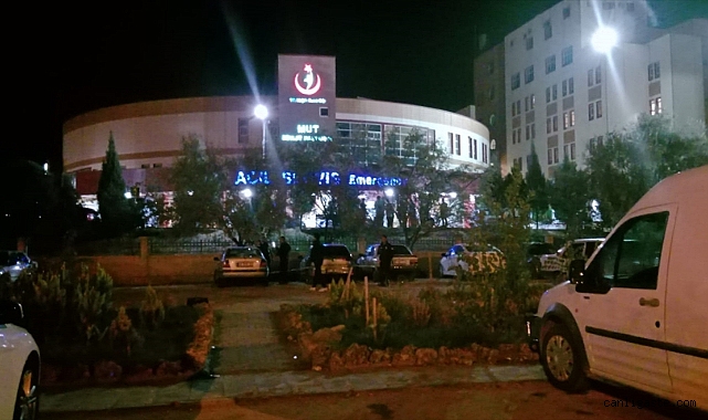 Boşanma aşamasındaki eşini silahla vuran kişi intihar etti Boşanma aşamasındaki eşini silahla vuran kişi intihar etti