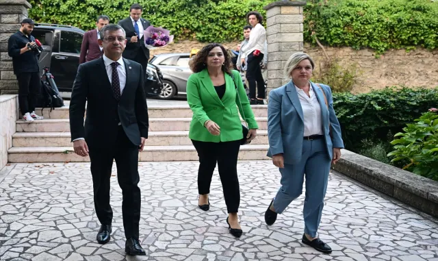 CHP Genel Başkan adayı Özel’den Altan Öymen’e ziyaret CHP Genel Başkan adayı Özel’den Altan Öymen’e ziyaret