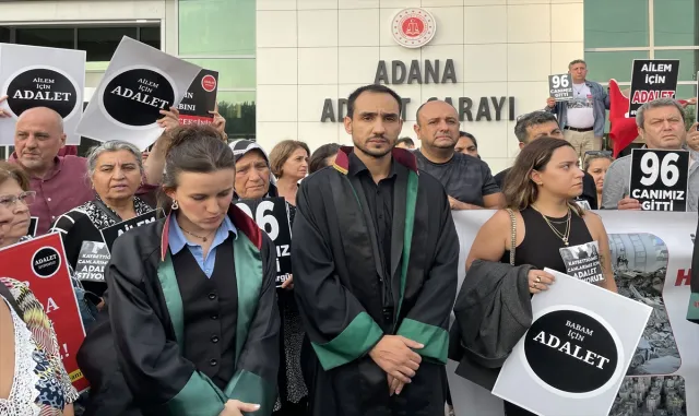 Depremde 96 kişinin hayatını kaybettiği apartmanın müteahhidi hakim karşısında Depremde 96 kişinin hayatını kaybettiği apartmanın müteahhidi hakim karşısında