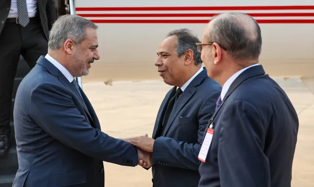 Dışişleri Bakanı Fidan, Kahire’ye ulaştı Dışişleri Bakanı Fidan, Kahire’ye ulaştı