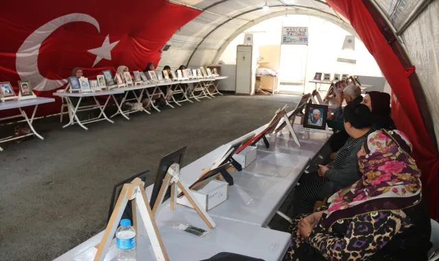 Diyarbakır anneleri evlatlarına kavuşmak istiyor Diyarbakır anneleri evlatlarına kavuşmak istiyor
