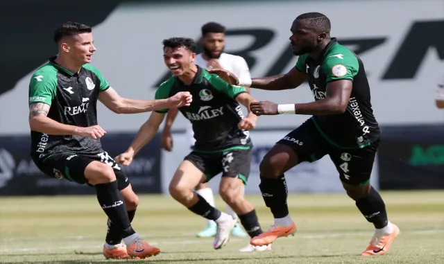 DÜZELTME - Futbol: Trendyol 1. Lig’de Manisa FK ile Sakaryaspor arasındaki maça ilişkin haberimizde, 51. dakikada Manisa FK Teknik Direktörü Osman Zeki Korkmaz’a sehven yazılan sarı kart, Mehmet Göker Özdemir (Yardımcı antrenör) olarak düze DÜZELTME - Futbol: Trendyol 1. Lig’de Manisa FK ile Sakaryaspor arasındaki maça ilişkin haberimizde, 51. dakikada Manisa FK Teknik Direktörü Osman Zeki Korkmaz’a sehven yazılan sarı kart, Mehmet Göker Özdemir (Yardımcı antrenör) olarak düze