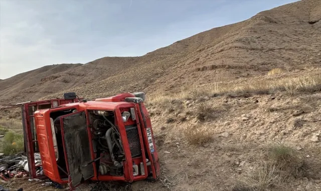 Erzincan’da kamyonetin devrilmesi sonucu 1 kişi öldü Erzincan’da kamyonetin devrilmesi sonucu 1 kişi öldü
