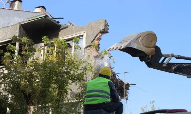 Eskişehir’de kentsel dönüşüm çalışmaları sürüyor Eskişehir’de kentsel dönüşüm çalışmaları sürüyor