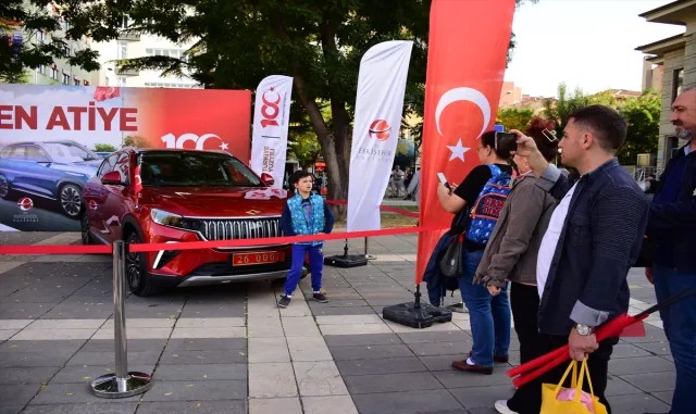 Eskişehir’de yan yana sergilenen Devrim ve Togg ilgi gördü Eskişehir’de yan yana sergilenen Devrim ve Togg ilgi gördü