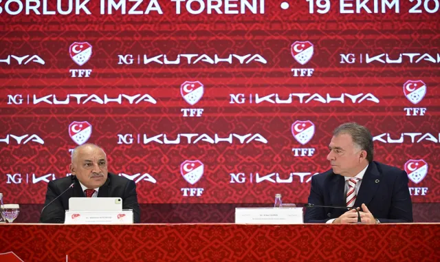 Futbol hakemlerinin forma sponsoru NG Kütahya Seramik oldu Futbol hakemlerinin forma sponsoru NG Kütahya Seramik oldu