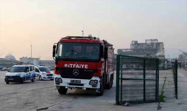 GÜNCELLEME - Kocaeli’de gübre fabrikasında çıkan yangın söndürüldü GÜNCELLEME - Kocaeli’de gübre fabrikasında çıkan yangın söndürüldü