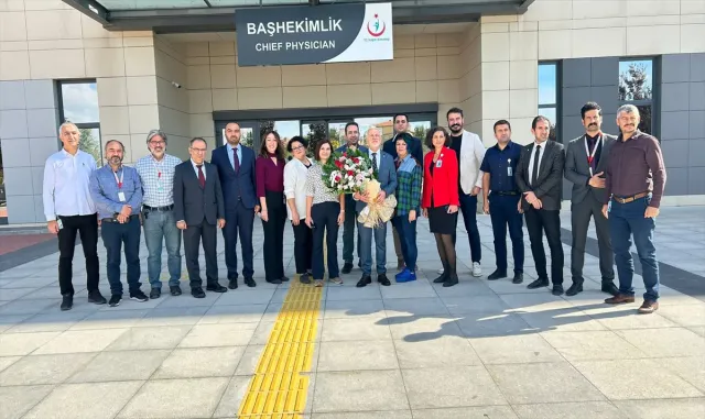 İl Sağlık Müdürü Yaşar Bildirici, Şehir Hastanesi personeliyle vedalaştı İl Sağlık Müdürü Yaşar Bildirici, Şehir Hastanesi personeliyle vedalaştı