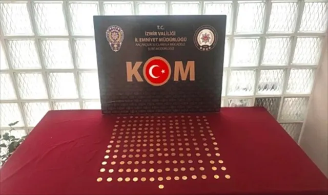 İzmir’de kaçakçılık operasyonlarında 35 şüpheli yakalandı İzmir’de kaçakçılık operasyonlarında 35 şüpheli yakalandı