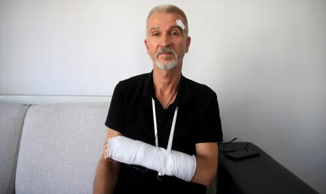 Kahramanmaraş’ta darbedilen öğretmeni meslektaşları yalnız bırakmadı Kahramanmaraş’ta darbedilen öğretmeni meslektaşları yalnız bırakmadı
