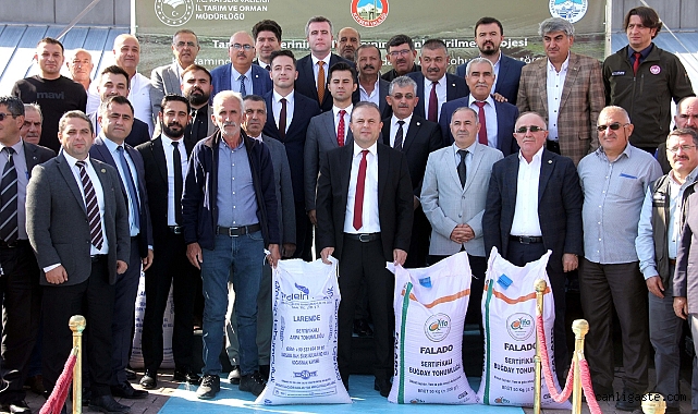 Kayseri’de çiftçilere 1260 ton arpa ve buğday tohumu dağıtıldı! Kayseri’de çiftçilere 1260 ton arpa ve buğday tohumu dağıtıldı!