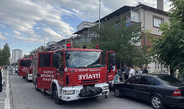 Kayseri’de ocakta unutulan yağ alev aldı! Yaşlı çifti komşusu kurtardı Kayseri’de ocakta unutulan yağ alev aldı! Yaşlı çifti komşusu kurtardı