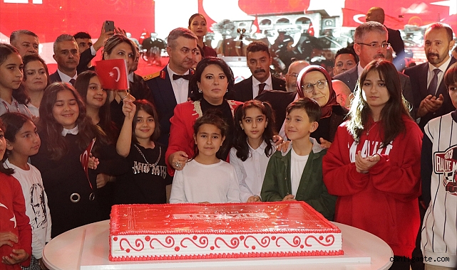 Kayseri’de Türkiye Cumhuriyeti’nin 100. yılı resepsiyonu düzenlendi Kayseri’de Türkiye Cumhuriyeti’nin 100. yılı resepsiyonu düzenlendi