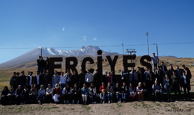 Kayseri’de üniversiteliler kültür yolu gezileriyle şehri tanıyor Kayseri’de üniversiteliler kültür yolu gezileriyle şehri tanıyor