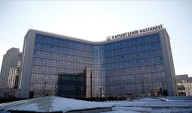 Kayseri Şehir Hastanesi’nde ilk kornea nakli yapıldı Kayseri Şehir Hastanesi’nde ilk kornea nakli yapıldı
