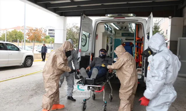 Kırşehir Eğitim ve Araştırma Hastanesi’nde KBRN tatbikatı yapıldı Kırşehir Eğitim ve Araştırma Hastanesi’nde KBRN tatbikatı yapıldı