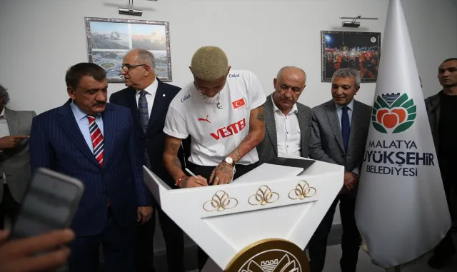 Melissa Vargas, Malatya’da depremzedelerle buluştu: Melissa Vargas, Malatya’da depremzedelerle buluştu: