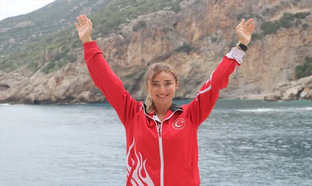 Milli sporcu Şahika Ercümen, nefesini 105 metre dünya rekorunu kırmak için tutacak Milli sporcu Şahika Ercümen, nefesini 105 metre dünya rekorunu kırmak için tutacak