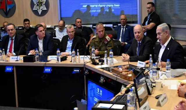 Netanyahu "Gazze çevresindeki alanları düşmandan temizlemenin öncelikleri olduğunu" söyledi Netanyahu "Gazze çevresindeki alanları düşmandan temizlemenin öncelikleri olduğunu" söyledi