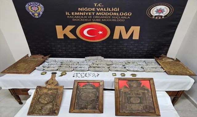 Niğde’de tarihi eser kaçakçılığı operasyonunda 2 zanlı yakalandı Niğde’de tarihi eser kaçakçılığı operasyonunda 2 zanlı yakalandı