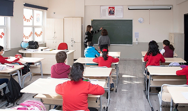 Okullarda teneffüslerden biri en az 20 dakika olacak! Okullarda teneffüslerden biri en az 20 dakika olacak!