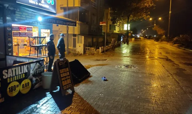 Sakarya’da tartıştığı üvey oğlunu silahla vurarak öldüren, 2 kişiyi yaralayan zanlı tutuklandı Sakarya’da tartıştığı üvey oğlunu silahla vurarak öldüren, 2 kişiyi yaralayan zanlı tutuklandı