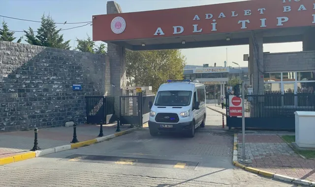 Sancaktepe’de inşaatın temelindeki suda ölü bulunan 3 kardeşin cenazeleri ailesine teslim edildi Sancaktepe’de inşaatın temelindeki suda ölü bulunan 3 kardeşin cenazeleri ailesine teslim edildi