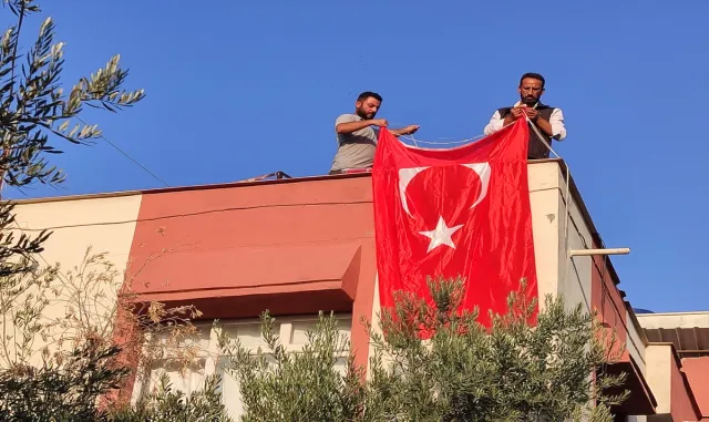 Şehit Piyade Uzman Çavuş Mustafa Çakmak’ın ailesine şehadet haberi verildi Şehit Piyade Uzman Çavuş Mustafa Çakmak’ın ailesine şehadet haberi verildi