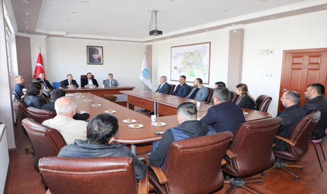Sivas Ticaret Borsası Başkanı Karakaya, Şarkışla’da süt sektörü temsilcileriyle buluştu Sivas Ticaret Borsası Başkanı Karakaya, Şarkışla’da süt sektörü temsilcileriyle buluştu
