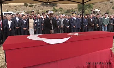 Teröristlerin katlettiği şehit veteriner teknikeri defnedildi Teröristlerin katlettiği şehit veteriner teknikeri defnedildi