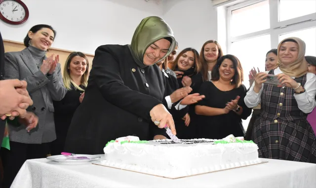 AK Parti Eskişehir Milletvekili Gürcan’dan 24 Kasım Öğretmenler Günü ziyareti AK Parti Eskişehir Milletvekili Gürcan’dan 24 Kasım Öğretmenler Günü ziyareti