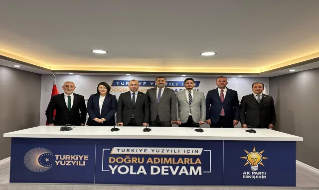 AK Parti Tepebaşı İlçe Başkanı Aydın, aday adaylarıyla bir araya geldi AK Parti Tepebaşı İlçe Başkanı Aydın, aday adaylarıyla bir araya geldi
