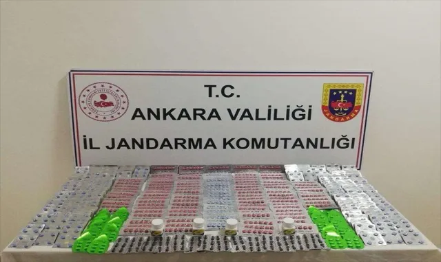 Ankara’da 3 bin 200 kaçak hap ele geçirildi Ankara’da 3 bin 200 kaçak hap ele geçirildi
