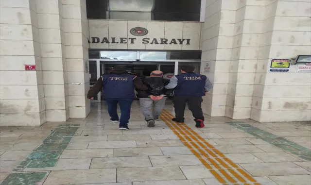 Balıkesir’de hakkında 7 yıl 6 ay kesinleşmiş hapis cezası bulunan hükümlü yakalandı Balıkesir’de hakkında 7 yıl 6 ay kesinleşmiş hapis cezası bulunan hükümlü yakalandı