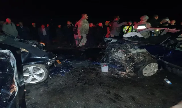 Bitlis’te iki otomobilin çarpıştığı kazada 2 kişi öldü, 3 kişi yaralandı Bitlis’te iki otomobilin çarpıştığı kazada 2 kişi öldü, 3 kişi yaralandı