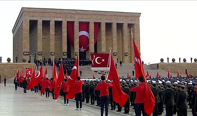 Büyük Önder Atatürk için Anıtkabir’de devlet töreni düzenlendi Büyük Önder Atatürk için Anıtkabir’de devlet töreni düzenlendi