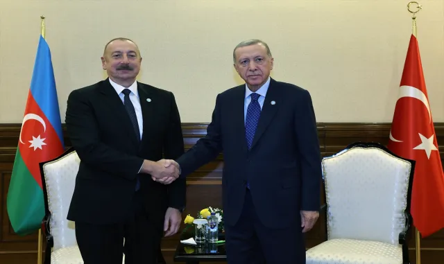 Cumhurbaşkanı Erdoğan, Azerbaycan Cumhurbaşkanı Aliyev ile görüştü Cumhurbaşkanı Erdoğan, Azerbaycan Cumhurbaşkanı Aliyev ile görüştü