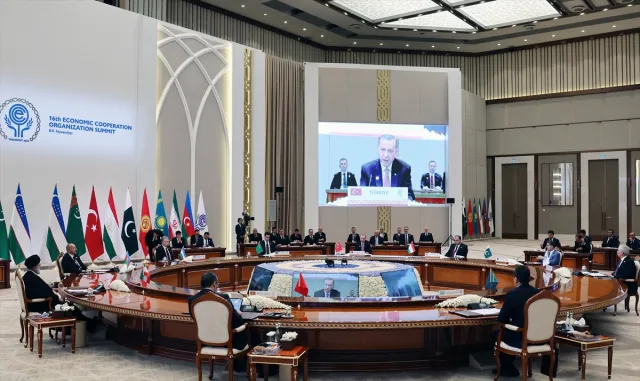 Cumhurbaşkanı Erdoğan, Ekonomik İşbirliği Teşkilatı Liderler Zirvesi’nde konuştu: (1) Cumhurbaşkanı Erdoğan, Ekonomik İşbirliği Teşkilatı Liderler Zirvesi’nde konuştu: (1)