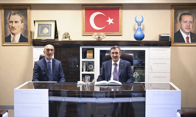 Cumhurbaşkanı Yardımcısı Yılmaz, Konya’da AK Parti’lilerle buluştu: Cumhurbaşkanı Yardımcısı Yılmaz, Konya’da AK Parti’lilerle buluştu: