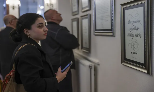"Cumhuriyet’in 100. Yılında Atatürk’ün İzinde Kaligrafi Sergisi" başkentli sanatseverleri bekliyor "Cumhuriyet’in 100. Yılında Atatürk’ün İzinde Kaligrafi Sergisi" başkentli sanatseverleri bekliyor