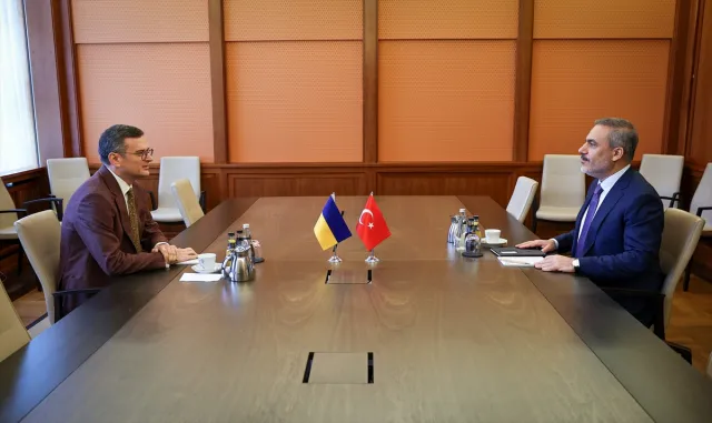 Dışişleri Bakanı Fidan, Berlin’de Alman ve Ukraynalı mevkidaşlarıyla görüştü Dışişleri Bakanı Fidan, Berlin’de Alman ve Ukraynalı mevkidaşlarıyla görüştü