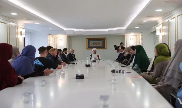 Diyanet İşleri Başkanı Erbaş, Müslüman olan 19 Hollanda vatandaşını kabul etti Diyanet İşleri Başkanı Erbaş, Müslüman olan 19 Hollanda vatandaşını kabul etti