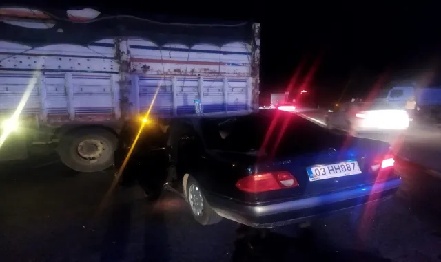 Eskişehir’de kamyona çarpan otomobilin sürücüsü yaralandı Eskişehir’de kamyona çarpan otomobilin sürücüsü yaralandı