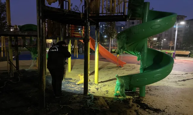 Gaziantep’te çocuk parkının yakılmasıyla ilgili 9 PKK/KCK şüphelisi yakalandı Gaziantep’te çocuk parkının yakılmasıyla ilgili 9 PKK/KCK şüphelisi yakalandı