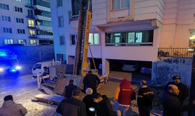 Gaziantep’te yük asansöründen düşerek ölenlerin sayısı 2’ye yükseldi Gaziantep’te yük asansöründen düşerek ölenlerin sayısı 2’ye yükseldi