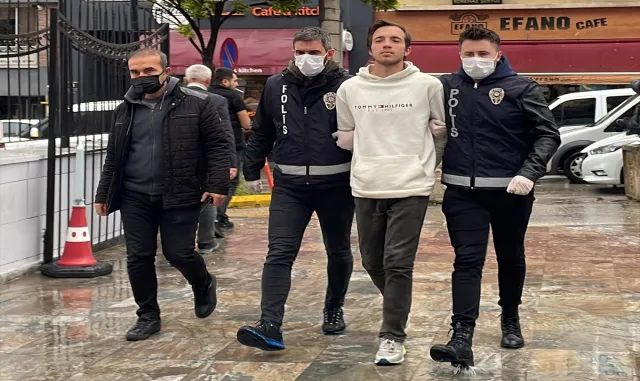 GÜNCELLEME 2 - Eskişehir’de dini değerlerle kamu görevlilerine hakaret ettiği öne sürülen zanlı tutuklandı GÜNCELLEME 2 - Eskişehir’de dini değerlerle kamu görevlilerine hakaret ettiği öne sürülen zanlı tutuklandı