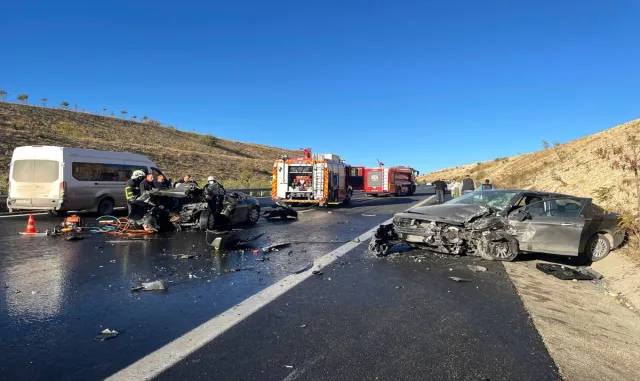 GÜNCELLEME - Gaziantep’te zincirleme trafik kazasında 1 kişi öldü, 6 kişi yaralandı GÜNCELLEME - Gaziantep’te zincirleme trafik kazasında 1 kişi öldü, 6 kişi yaralandı