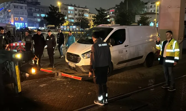 GÜNCELLEME- İstanbul’da tramvay yoluna giren araç nedeniyle aksayan seferler normale döndü GÜNCELLEME- İstanbul’da tramvay yoluna giren araç nedeniyle aksayan seferler normale döndü